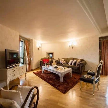 Nyaraló Mansion In With Private Pool And Garden Cerdedo