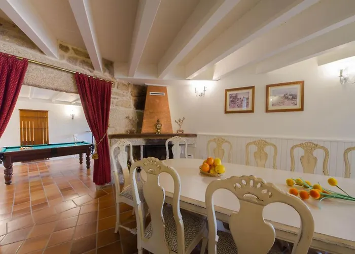 Hébergement de vacances Mansion In With Private Pool And Garden *