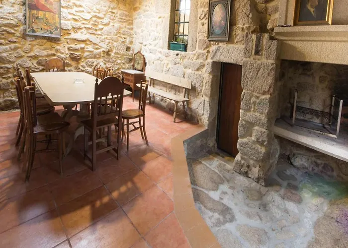 Hébergement de vacances Mansion In With Private Pool And Garden Cerdedo